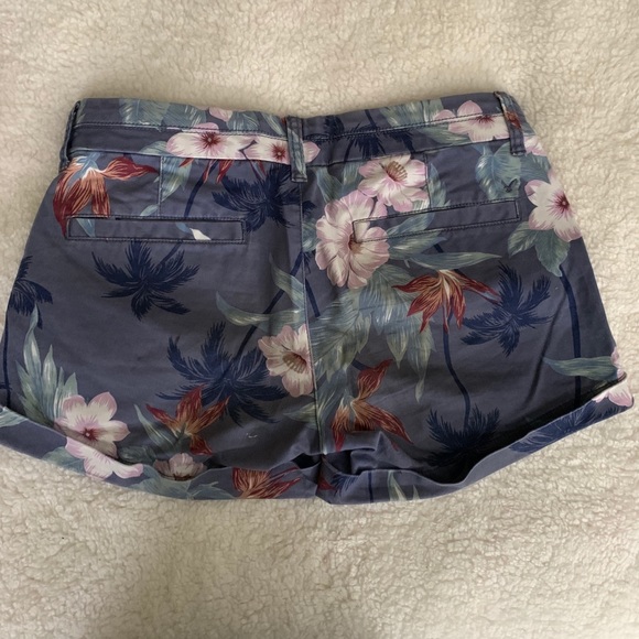 cute floral AE shorts - Picture 6 of 6